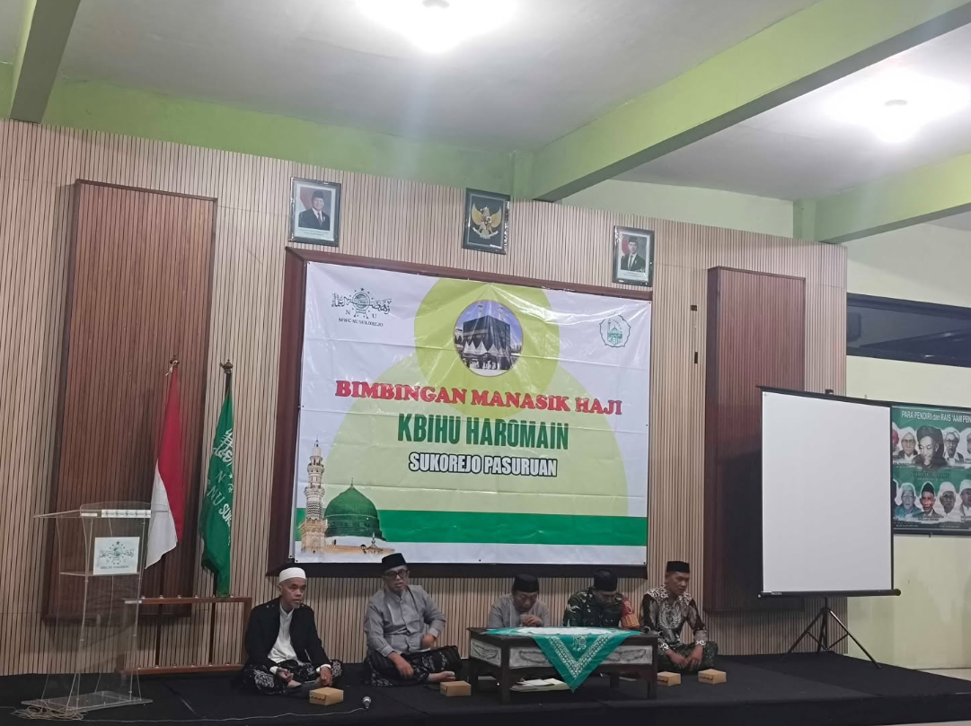 Para pembimbing dalam pertemuan manasik haji KBIHU Haromain Sukorejo Pasuruan